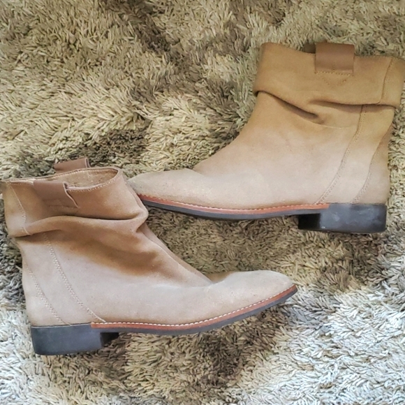 Tsubo Leonie Tan Suede Pull On Booties - Picture 8 of 9